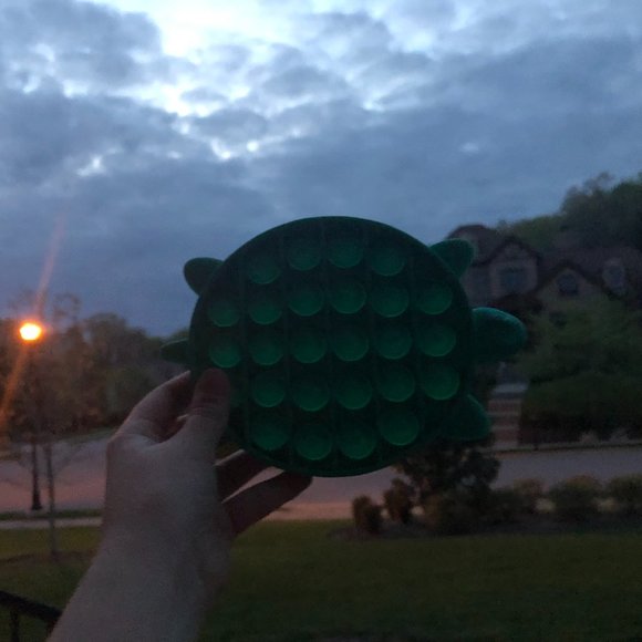 fidget - Picture 2 of 2